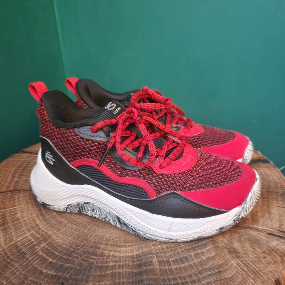Kids Size 1.5 Red and Black Steph Curry Under Armour Boys Athletic Sneakers